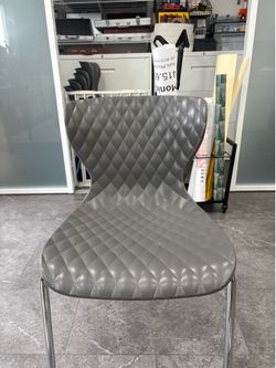 Free stackable chairs