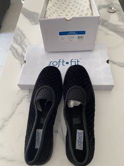 Slipper Women Size 10 Wide Black