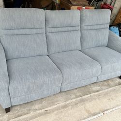 4 Months Old Electric Dual Reclining Couch With Electric Headrests And Dual Usb 