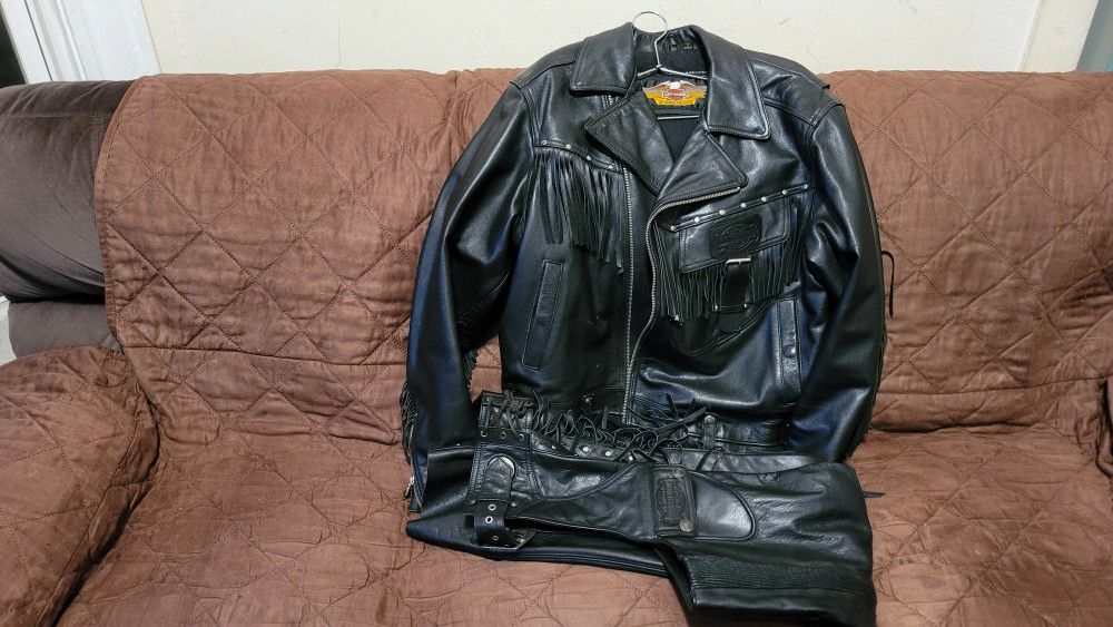 HARLEY DAVIDSON MEN'S FRINGE MOTORCYCLE LEATHER JACKET MADE IN INDONESIA WITH CHAPS  INCLUDED JACKET SIZE L & CHAPS M.