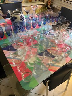 Bulk sale of assorted crystal stemware and bar glassware. Check details.