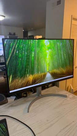 LG 32” 4K UHD Monitor – HDR10, FreeSync, Built-In Speakers