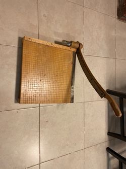 Wooden paper cutter