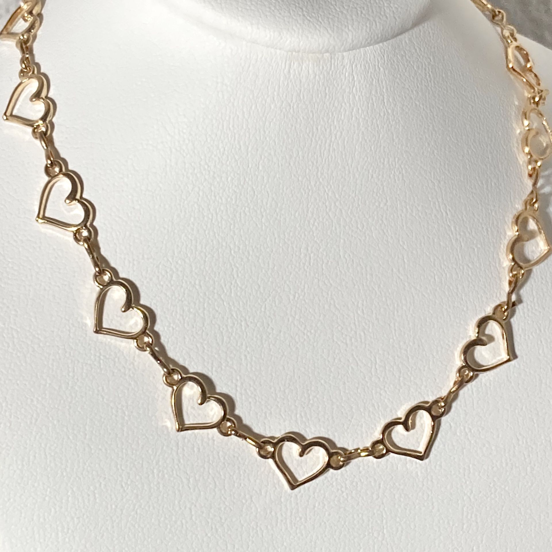 Heart pattern choker necklace 18k gold plated PRICE NEGOTIABLE