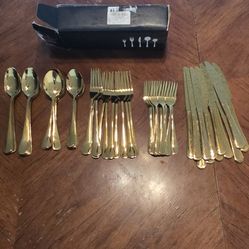 60 pc Gold cutlery set serves 12