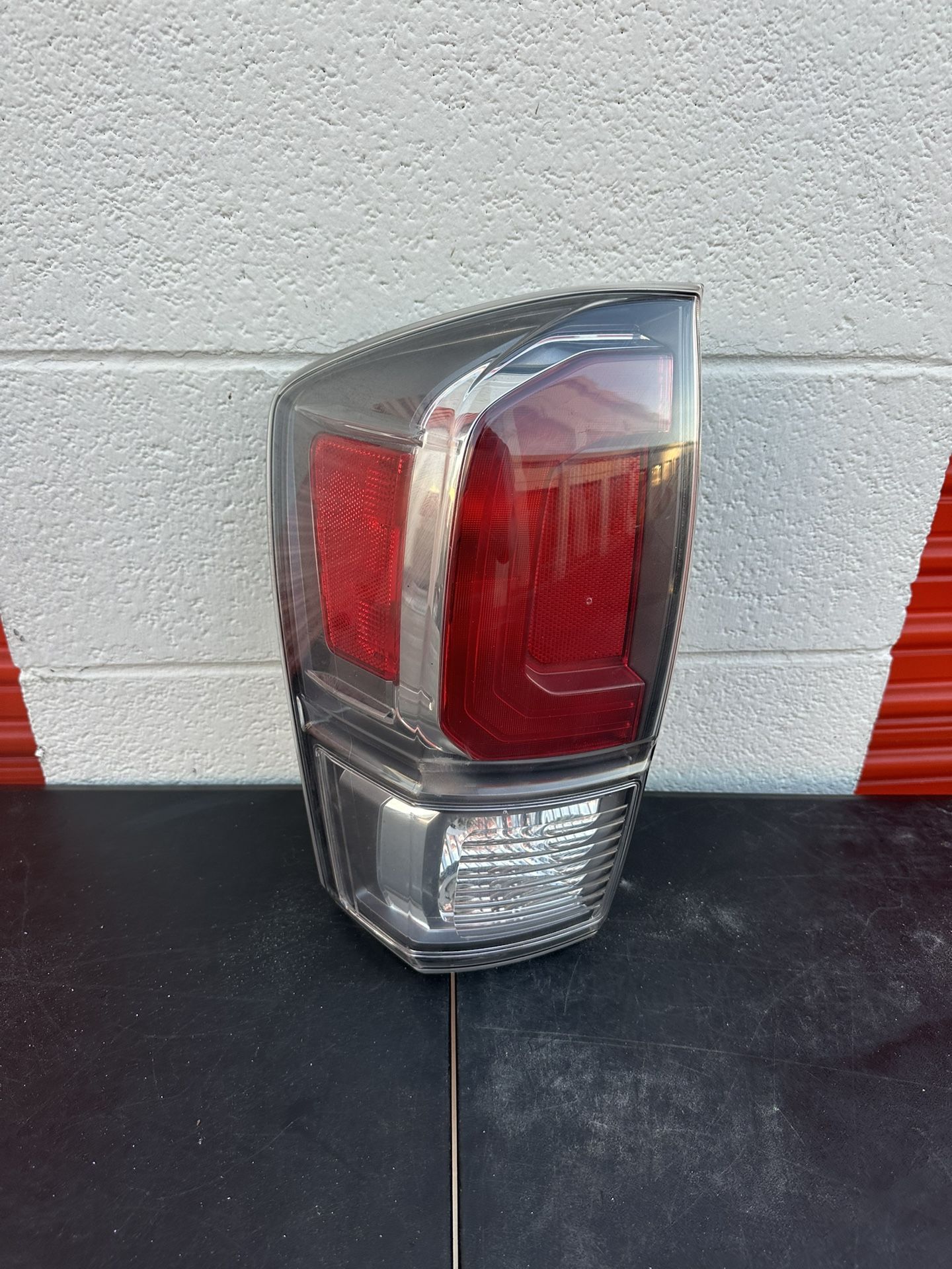2016 2017 2018 2019 2020 2021 TOYOTA TACOMA LEFT DRIVER SIDE TAIL LIGHT OEM