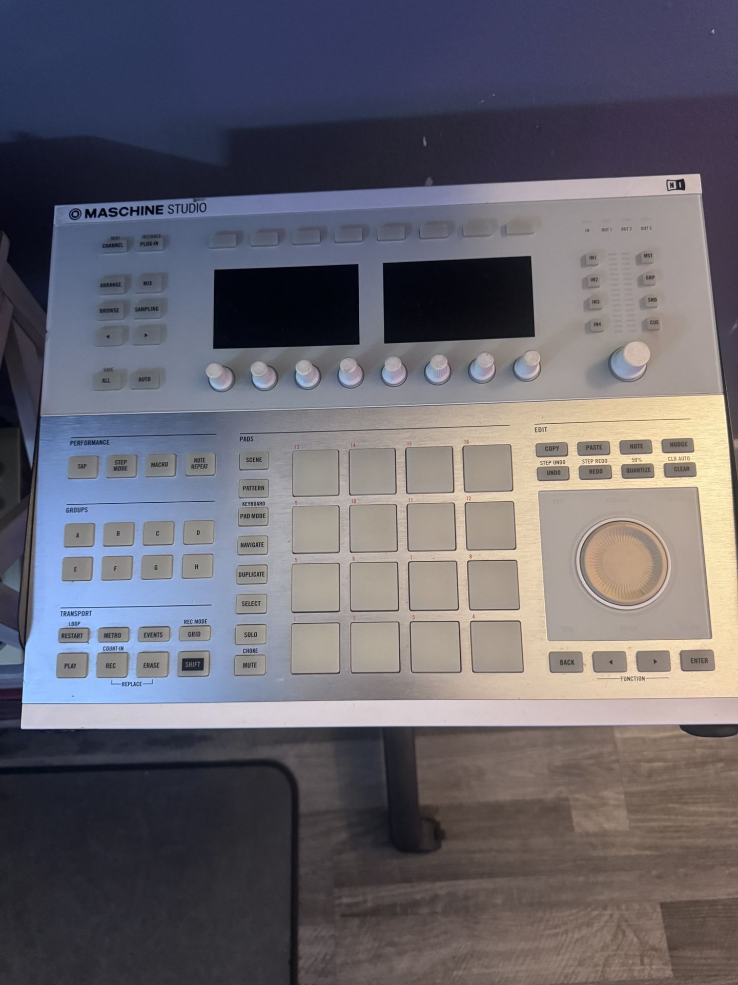 Maschine Studio White