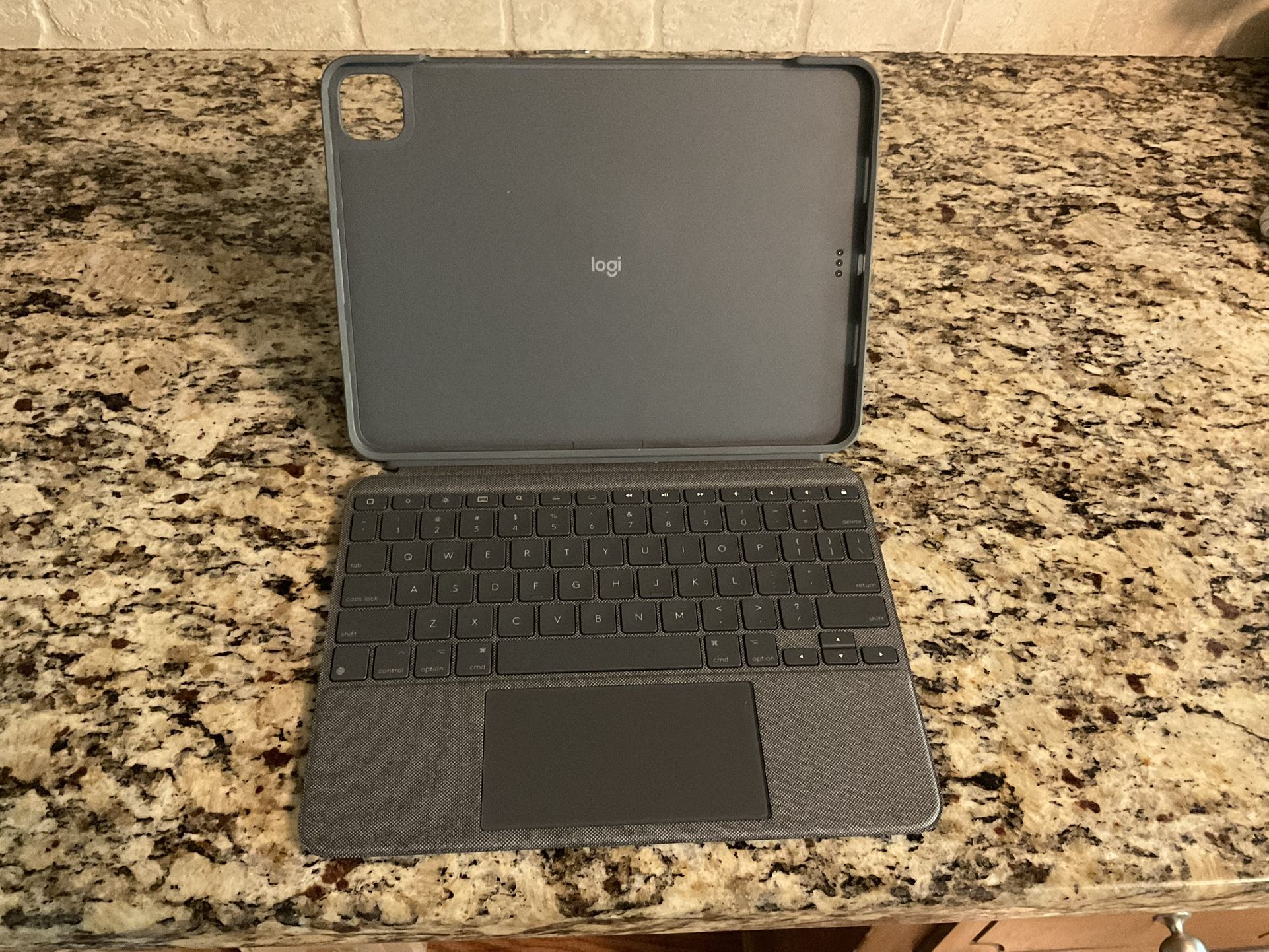 Logitech Combo Touch Keyboard Case for 11" Apple iPad Pro 1st/2nd/3rd /4thGen.