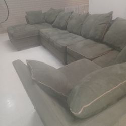 Raymour and Flanigan Green Modular Sectional Couch