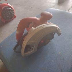 Black & Decker skill saw