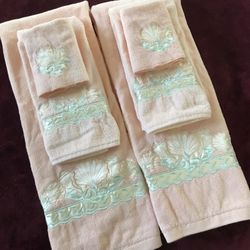 Set of Bathroom Towels JCPenney Home Collection