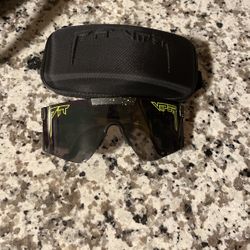 pit vipers black yellow