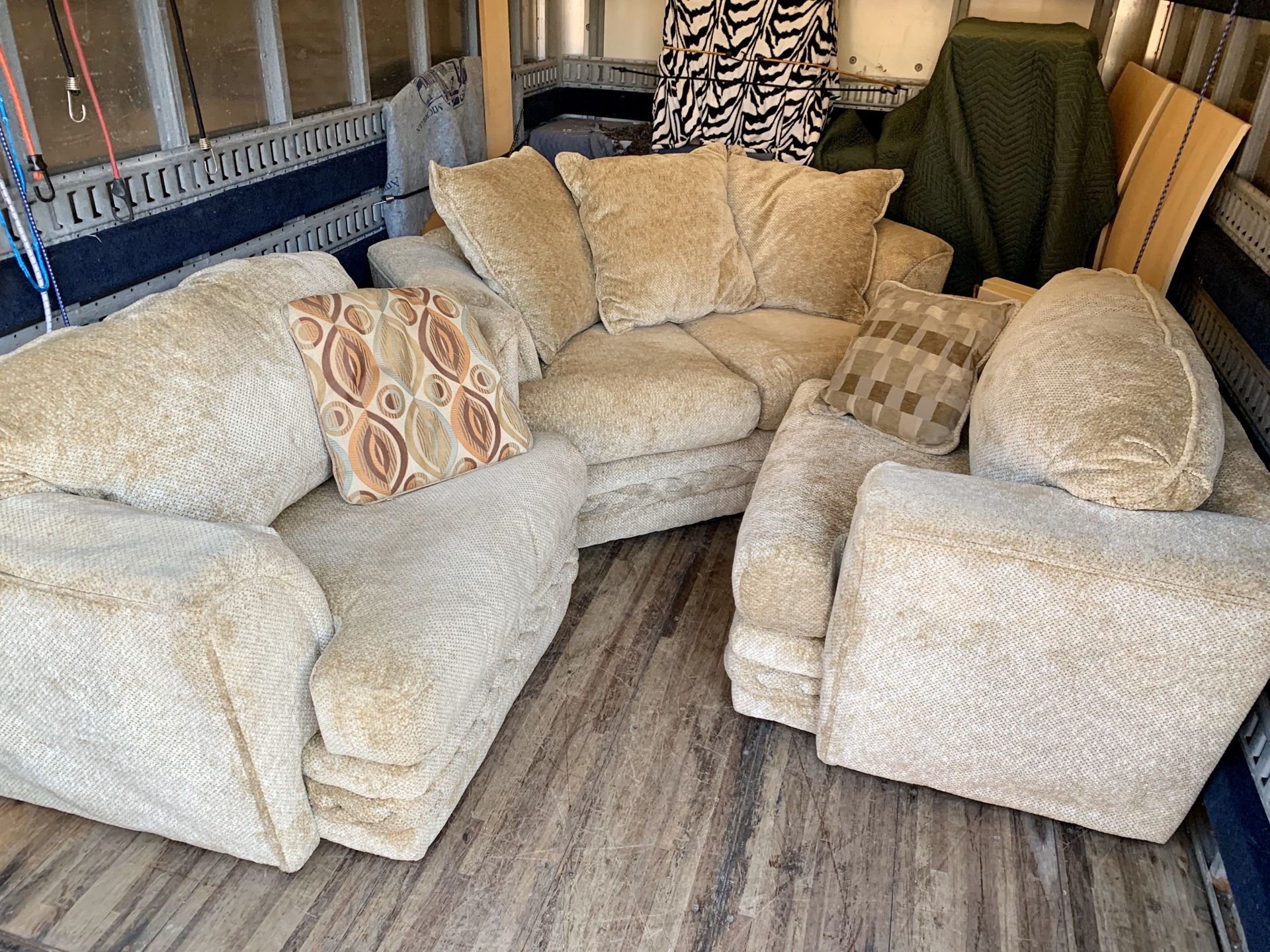 Pick up today CLEAN COMFORTABLE loveseat sofa w/2 chairs set, for Sale