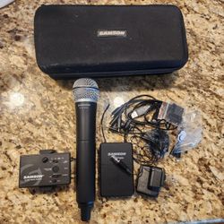 Samson Go GMM DIGITAL WIRELESS  SYSTEM W/hand Held Microphone, Clip On WIRELESS  Microphone and Case