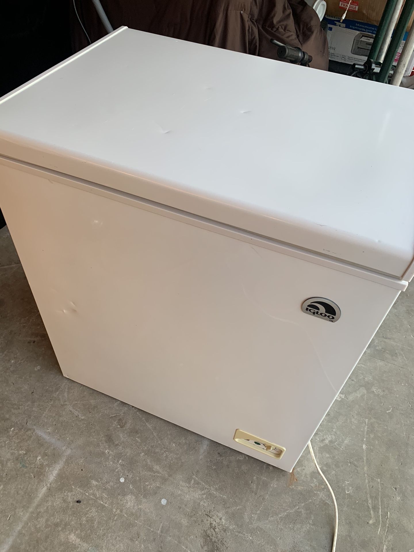 Igloo FRF472 7.2 cu. ft. chest freezer . Works very well , and very clean