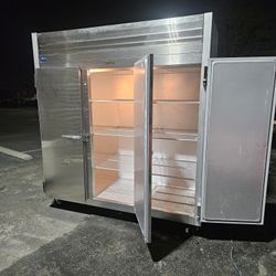 Traulsen 3-door Freezer Like-new Condition Get Free Delivery One Full Year Warranty