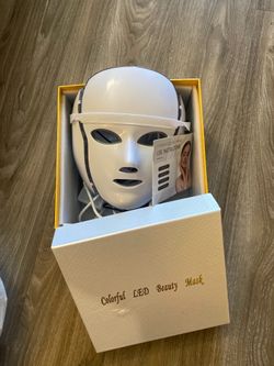 Led face mask in box