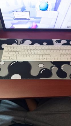 HP 710 Wireless Keyboard and Mouse Combo, Slim Design with Silent Keys, 2.4GHz Lag-Free Connection, Multi-OS Compatible (Windows, Mac, Chrome) White