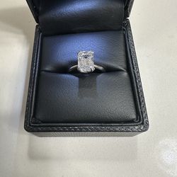 Lab grown diamond ring
