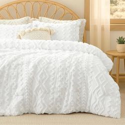 Amélie Home Tufted Boho Comforter Set Twin Size