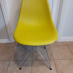 Modern Style Chair 