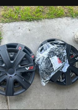 4 new and 2 used hub caps for 15in rims
