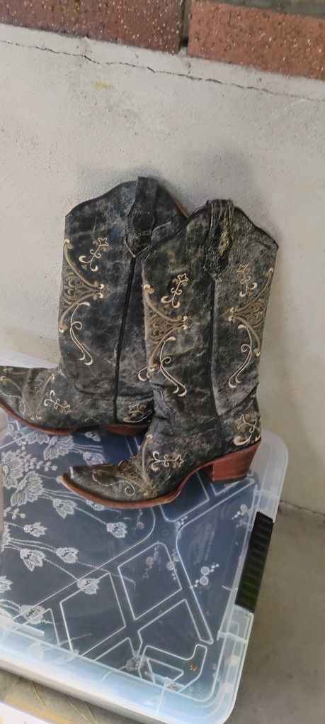 Size 8 Ladies Western Boots Super Cute