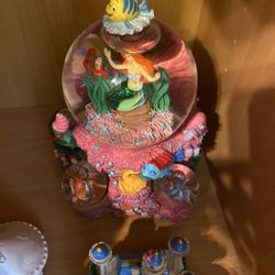 Disney Store Little Mermaid Snowglobe