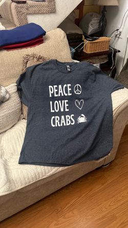 T shirt new peace and love crabs