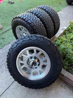 Chevy Silverado 25000HD wheels and tires