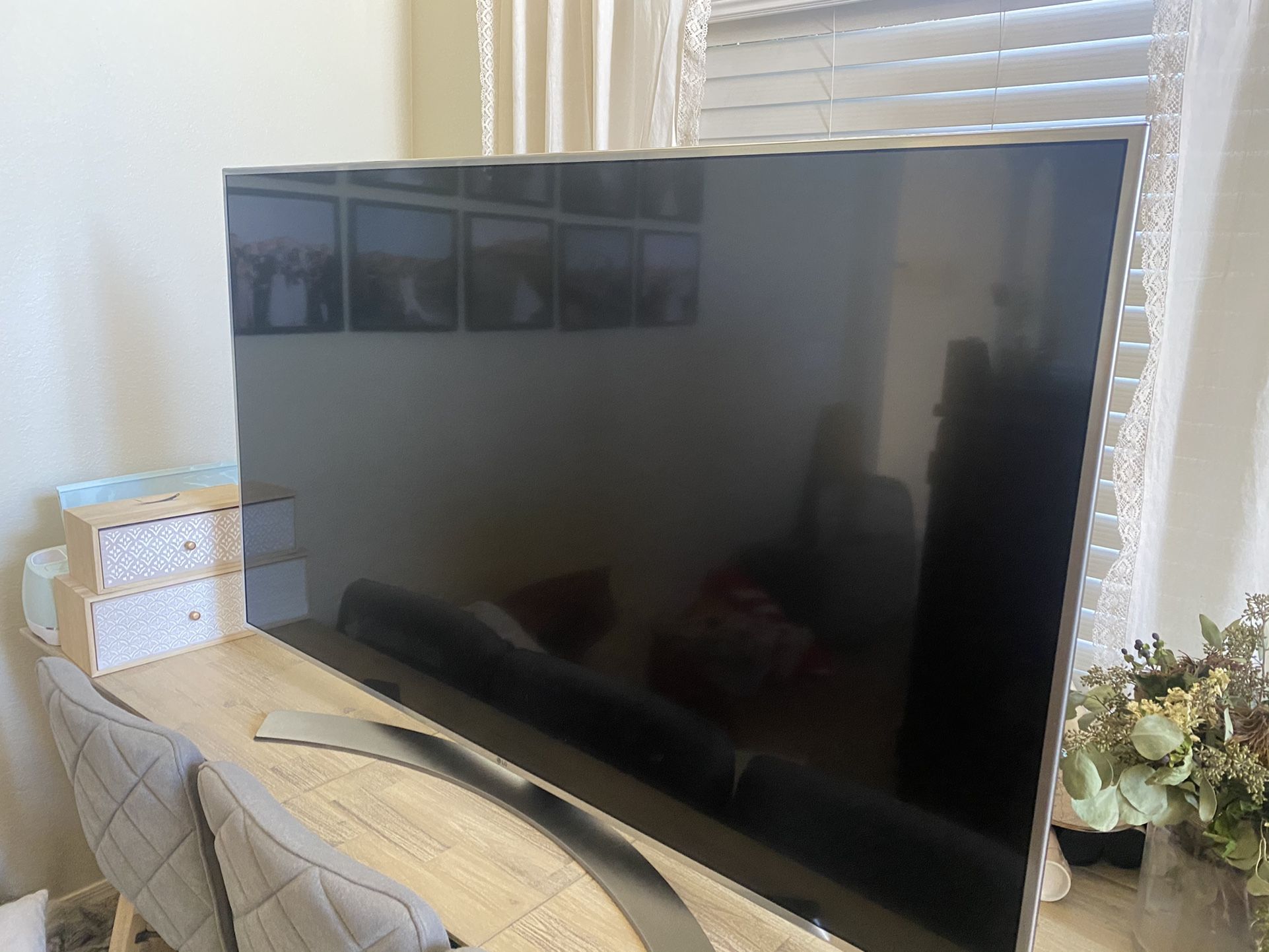 60 Inch LG Tv 60UH7700