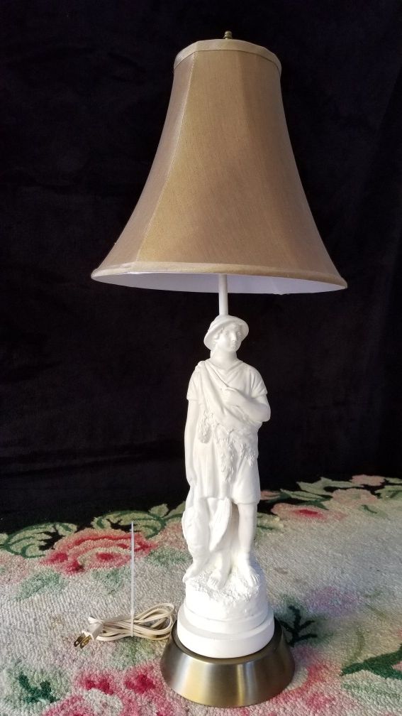 Vintage Quartite Table Lamp with a Figural Hunter Base