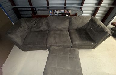 Gray Sectional Couch with Ottoman – Great Condition
