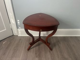 Accent table