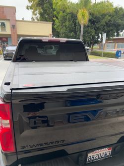Rough Country Hard Tri-Fold Tonneau Cover Silverado/Sierra 5’10” Bed