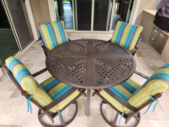 Sunvilla table set with cushions