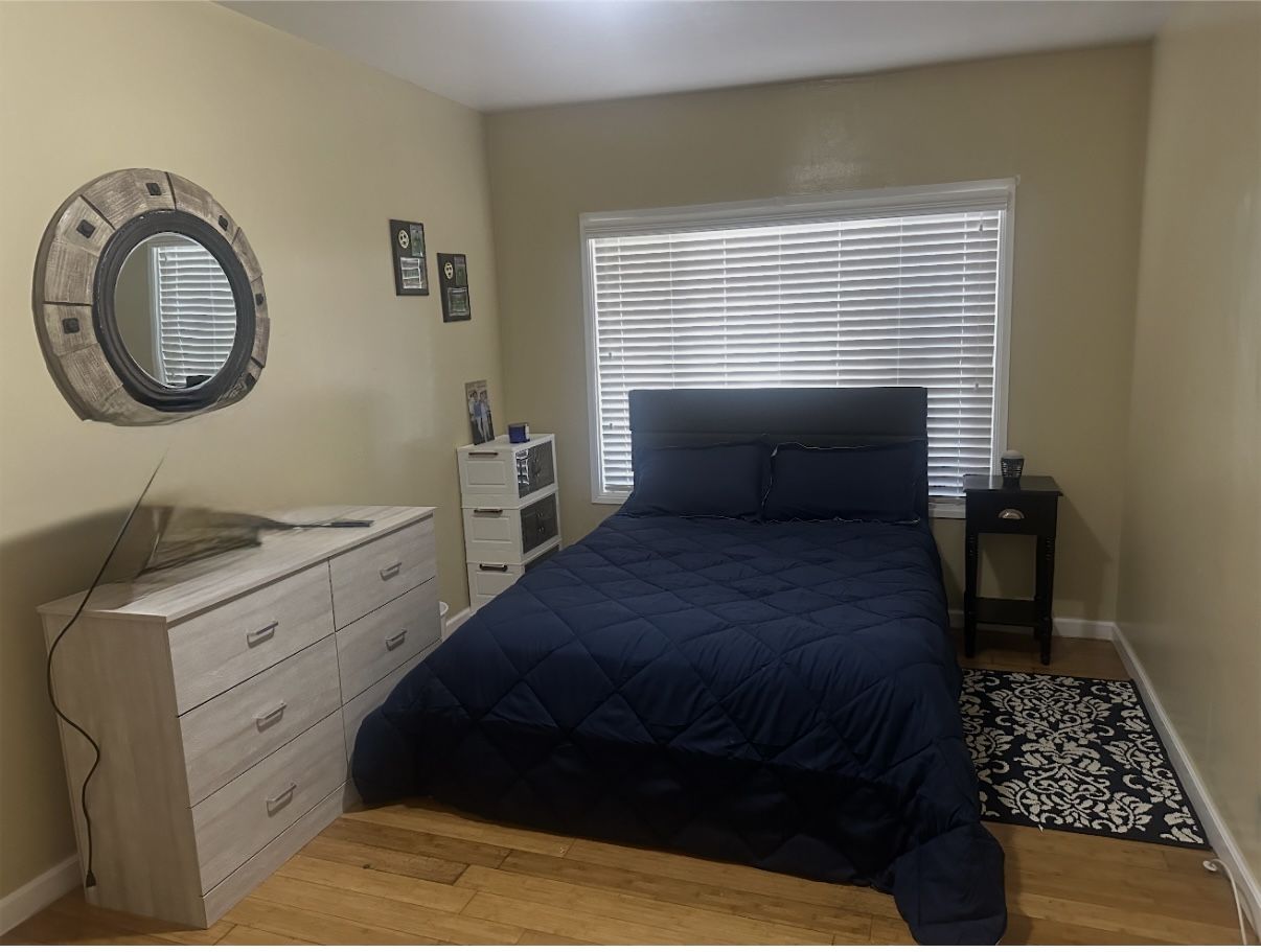 Full Size Bed With Mattress