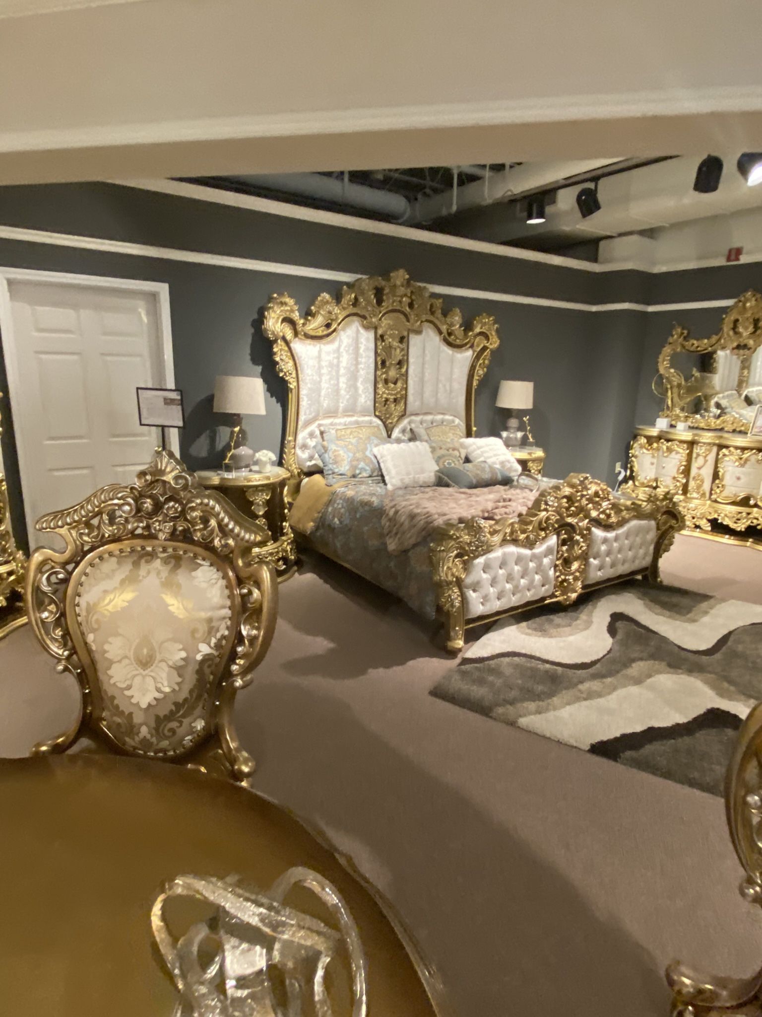 Queen Cal King Bedroom High End for Sale in Citrus Heights, CA - OfferUp