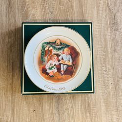 Avon Christmas 1983 collector plate