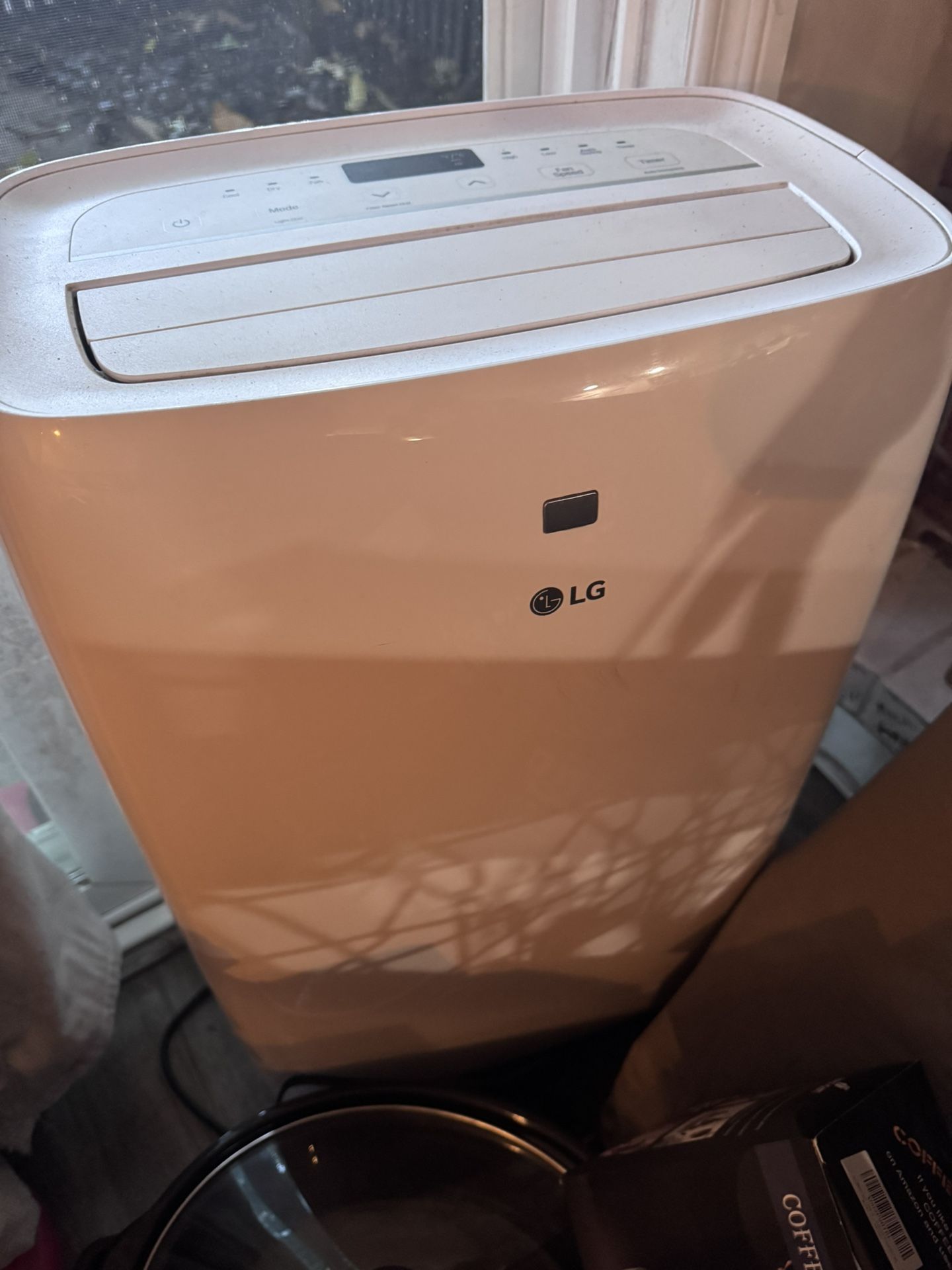 LG Air Conditioner Working Perfect Barely Used