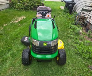 Lawnmower Tractor John deer La110