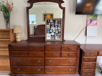 Used Bedroom Suite / Desk / Lift Recliner