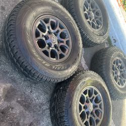 Vendo Rines 16 De 6 Virlos Con LlantS 265/75/R16 Los 4 Por $550