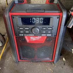 Milwaukee Speaker/charger 