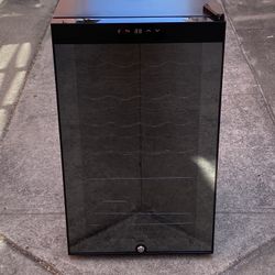 Ivation Wine Cooler/Mini fridge