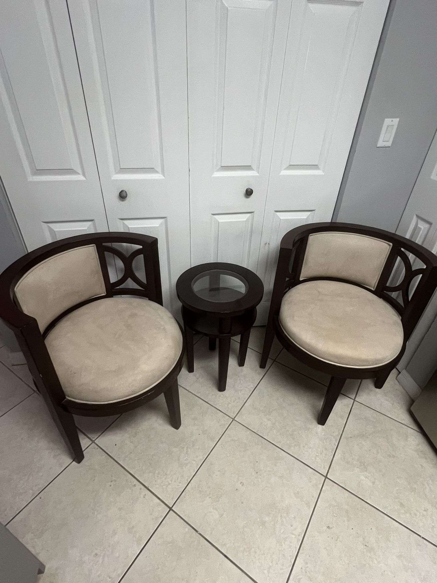 Vintage Coffee Table Set With Two Arm Chairs 