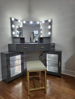Corner Vanity Set with Hollywood Mirror and Stool