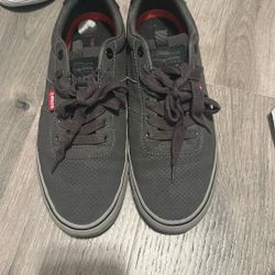 Levi’s Tennis Shoes Size 9 Like New 