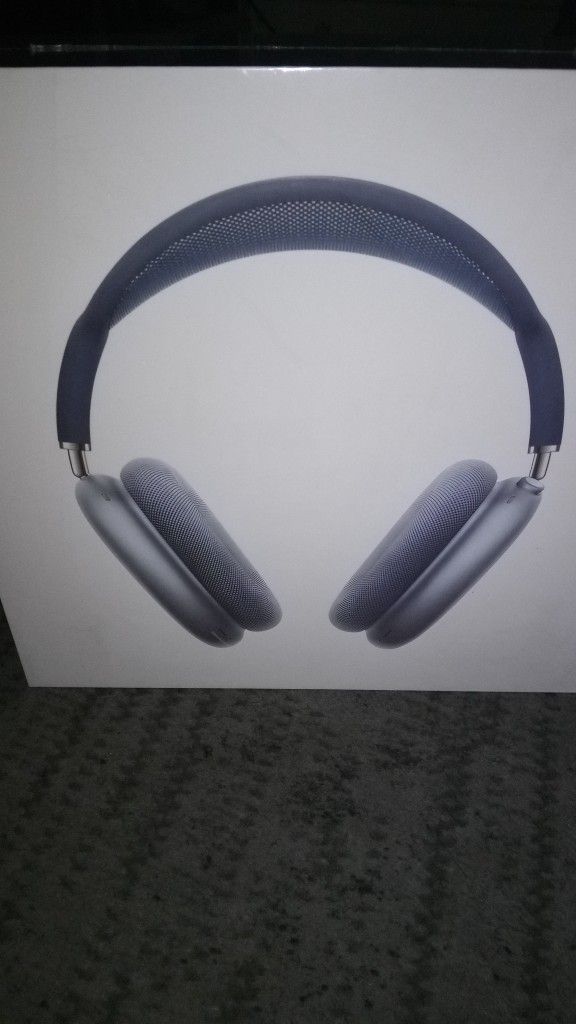 APPLE AIR POD MAX PLASTIC STILL ON NEW!!!