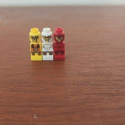 Title: LEGO Microfigures Lot – Mini Board Game Figures (3 pcs)
